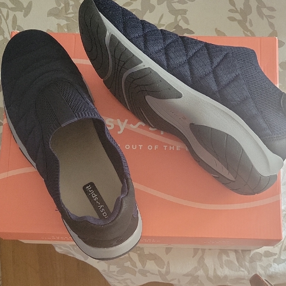 Easy Spirit Dark Blue Slip On Sneakers Size 9 1/2 M....NIB